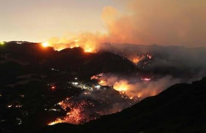 BILDER | In Los Angeles breiten sich die Brände weiter aus, die Zahl der Todesopfer steigt auf 16