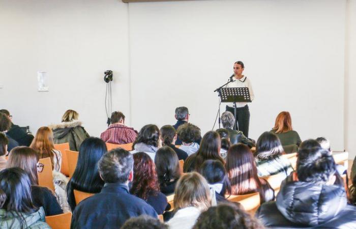 Israa, Ludivine, Amy, Valentine, Karima, fünf Highschool-Schülerinnen, die bereits voller Beredsamkeit sind