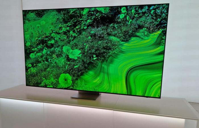 Samsung hat auf der CES 2025 seinen TV-Prototyp mit RGB-Micro-LED-Hintergrundbeleuchtung vorgestellt