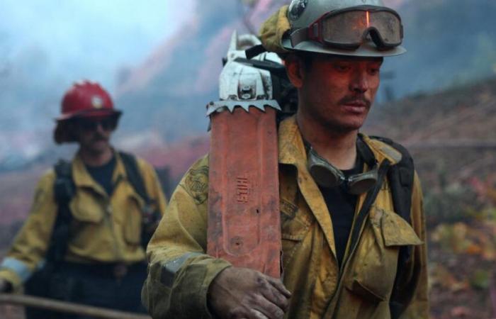 In Los Angeles rufen Hausbesitzer private Feuerwehrleute an, um ihre Häuser vor Flammen zu schützen