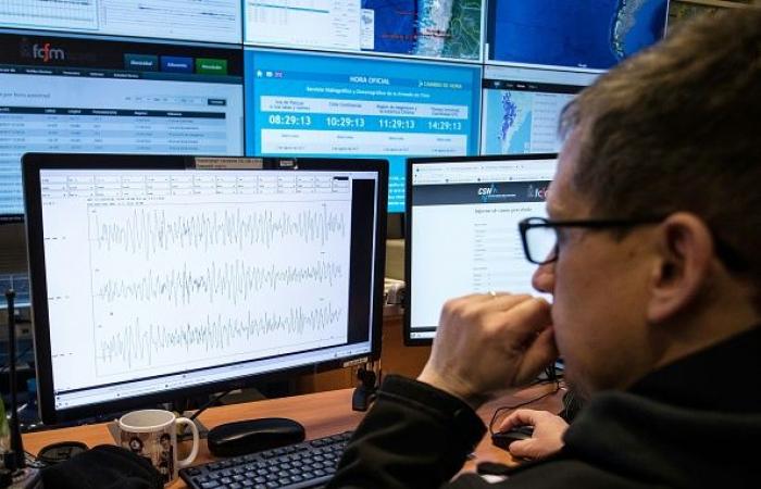 Tsunami-Alarm nach starkem Erdbeben der Stärke 6,9