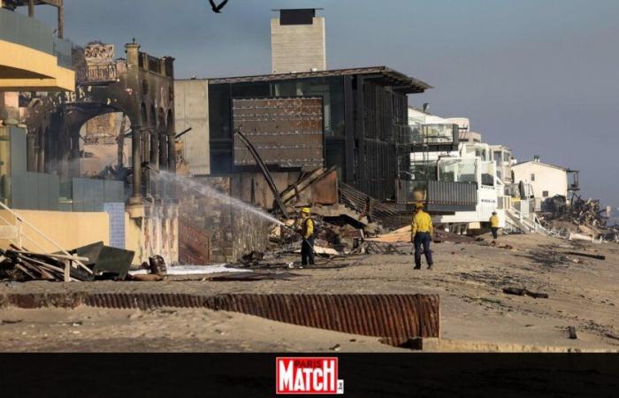 Wie ein Haus in Malibu Bränden standhielt und immer noch inmitten der Ruinen benachbarter Gebäude steht