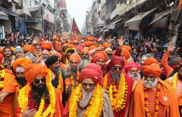 Die riesige hinduistische Pilgerreise Kumbh Mela beginnt