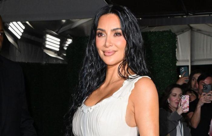 Kim Kardashian, übermäßige Wasserverbraucherin, plädiert für eine Gehaltserhöhung für Gefangenenfeuerwehrleute, die Brandopfer retten