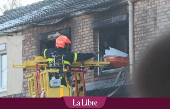 Eine Mutter und ihre beiden Töchter kommen bei einem Hausbrand ums Leben