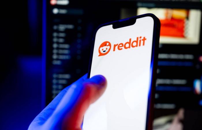 „Schockierend und freiheitsfeindlich“, „UdSSR“ … Reddit Frankreich verblüfft Internetnutzer, indem es die Medien der Bolloré-Gruppe zensiert