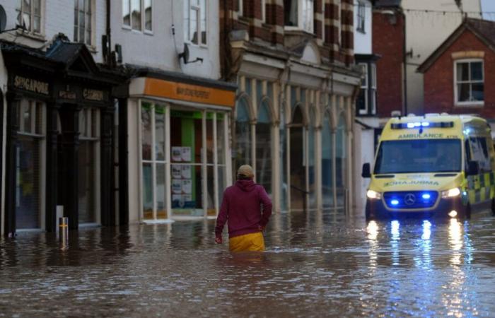 Überschwemmungen bedrohen das Land – Sehen Sie sich die vollständige Dokumentation an