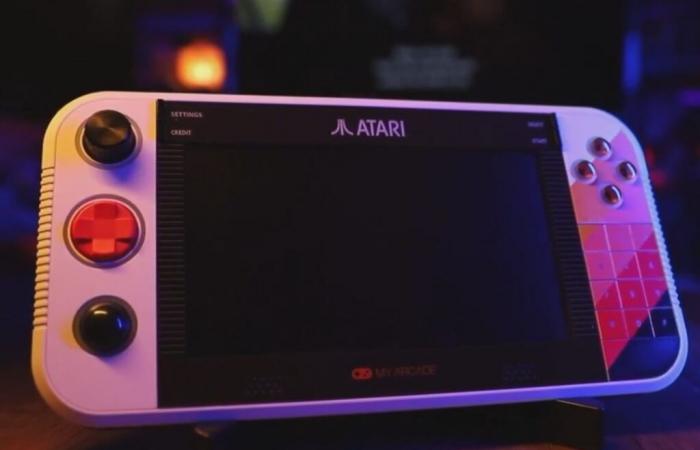 Atari stellt auf der CES 2025 seine neue tragbare Konsole für Retro-Spiele vor