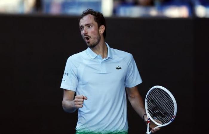 Vom 418. der Welt in den 5. Satz verdrängt, qualifiziert sich Daniil Medvedev für die 2. Runde der Australian Open