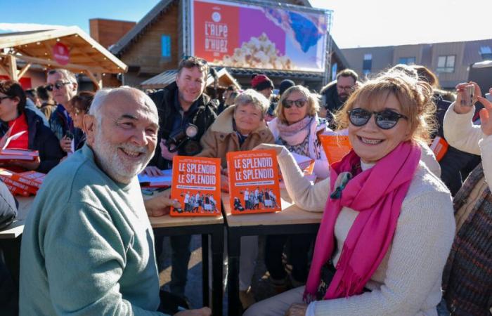 Beim Festival Alpe d’Huez zwei Skibräuner vor ihren Fans