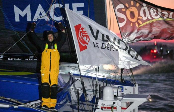 Charlie Dalin überquert die Ziellinie und gewinnt den Vendée Globe 2024