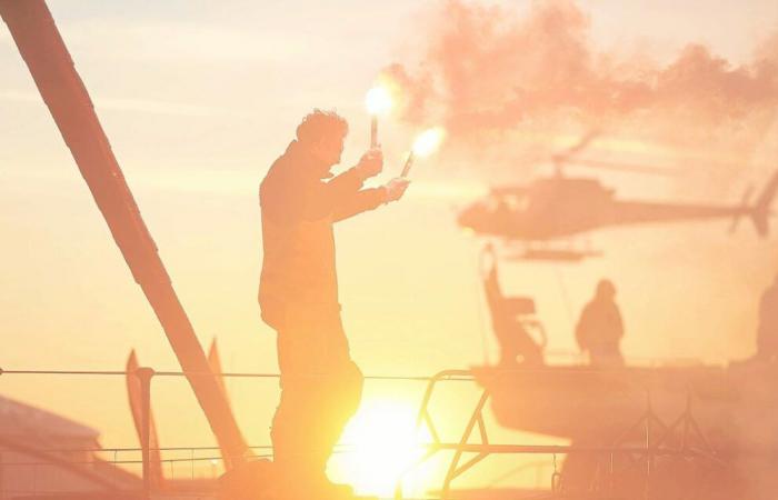 „Ich bin der glücklichste auf der Welt“, sagte Charlie Dalin wenige Minuten, nachdem er als Sieger die Ziellinie der Vendée Globe überquert hatte.