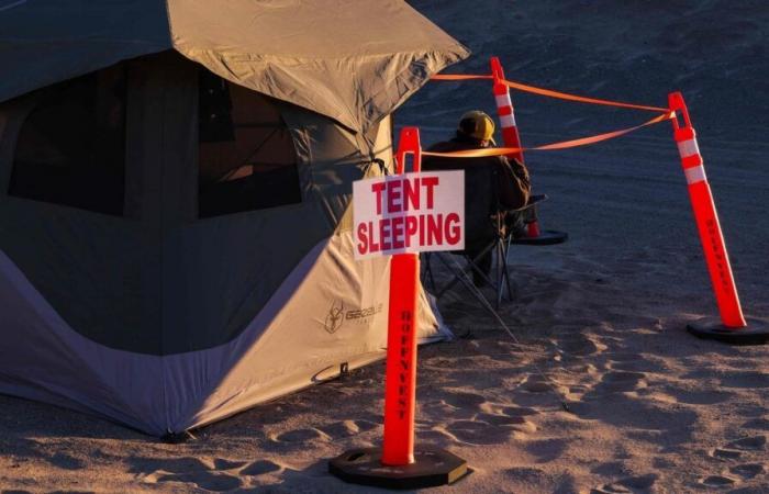 IN BILDERN | Brände in Los Angeles: Der Strand von Malibu verwandelt sich in ein Dorf für Feuerwehrleute