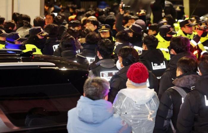 Der südkoreanische Präsident Yoon wurde nach der gescheiterten Machtübernahme bei seinem zweiten Festnahmeversuch festgenommen