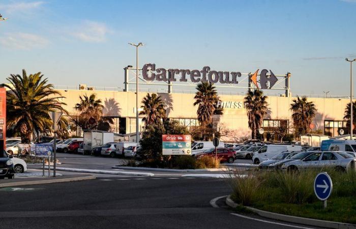 „Wir haben den Eindruck, als würden wir wie Vieh verkauft“, so der Carrefour-Hypermarkt Château Roussillon, der unter Mietverwaltung verkauft wurde