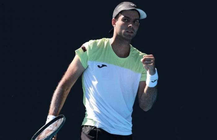 Díaz Acosta übertrifft sein Debüt und qualifiziert sich für die Australian Open