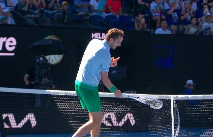 VIDEO – Daniil Medvedev zerschmettert die Netzkamera in einem spannenden Fünf-Satz-Match bei den Australian Open