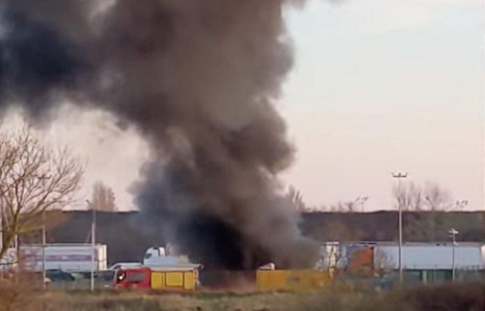 Ein Boot fängt im Yachthafen von Calais Feuer: 54 Feuerwehrleute werden mobilisiert