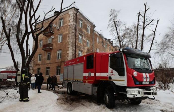 Russischer Energiestandort nach ukrainischem Drohnenangriff von Großbrand heimgesucht