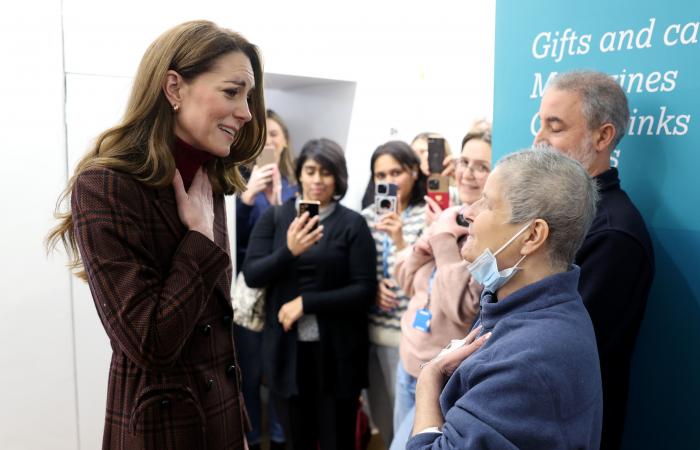 Bewegt besucht Kate Middleton Patienten im Krankenhaus, in dem sie wegen Krebs behandelt wurde