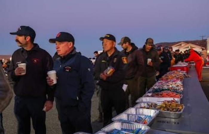 IN BILDERN | Brände in Los Angeles: Der Strand von Malibu verwandelt sich in ein Dorf für Feuerwehrleute