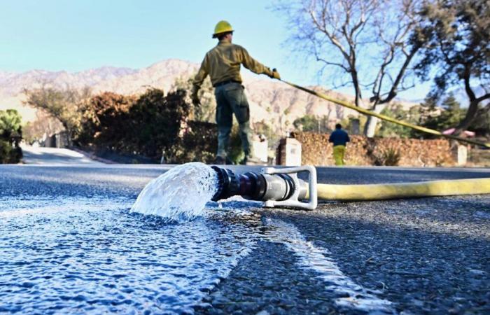 Leerer Tank, trockene Hydranten … Geht den Feuerwehrleuten das Wasser aus?