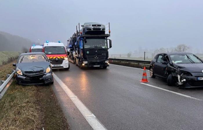 Massenkarambolage zwischen sieben Fahrzeugen, LKW im Graben … Serienunfälle im Süden der Maas