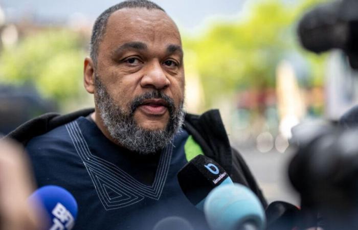 Die Justiz ermächtigt Dieudonné, an der öffentlichen Ehrung teilzunehmen, die diesen Donnerstag in Paris stattfand