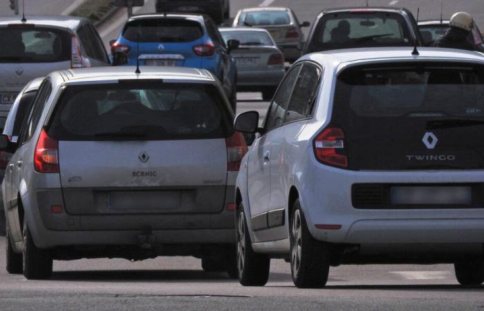 Staus auf der A4 nach einer Massenkarambolage zwischen Lkw und Pkw