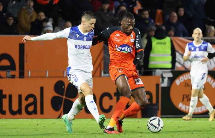 Laval-Stadion. Laval in fortgeschrittenen Gesprächen mit einem Verteidiger von Auxerre