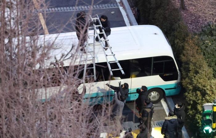 Der südkoreanische Präsident Yoon Suk-yeol wurde schließlich aus seiner Festung abgezogen und verhaftet