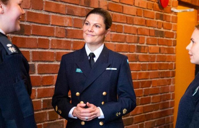 Victoria von Schweden erscheint zum ersten Mal in einer Marineuniform