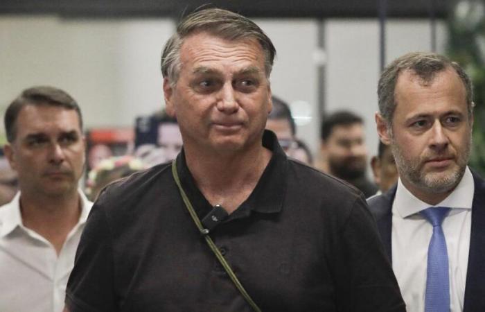 Jair Bolsonaro, der immer noch keinen Reisepass hat, wird die Amtseinführung von Donald Trump verpassen