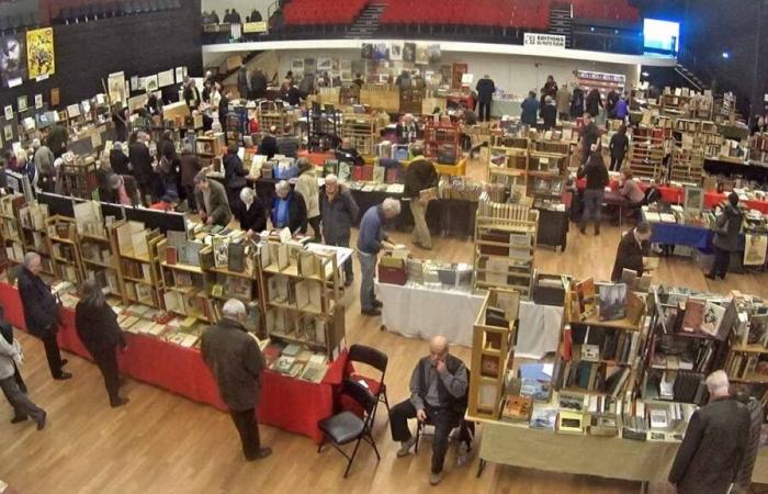 Liebhaber von Büchern und Altpapier treffen sich in Melun