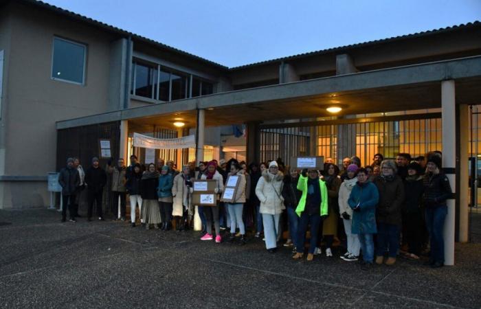 Lehrer und Eltern schreien in Nailloux ihre Wut heraus