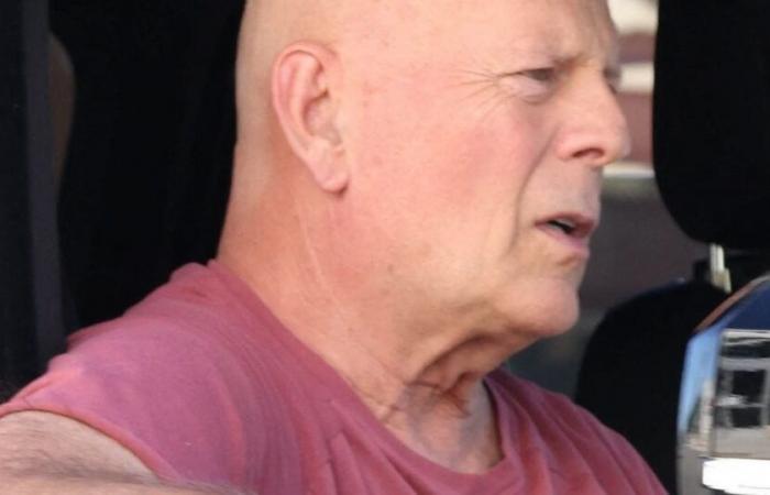 Bruce Willis, der an frontotemporaler Demenz leidet, tritt selten in Los Angeles auf, um seine Unterstützung auszudrücken