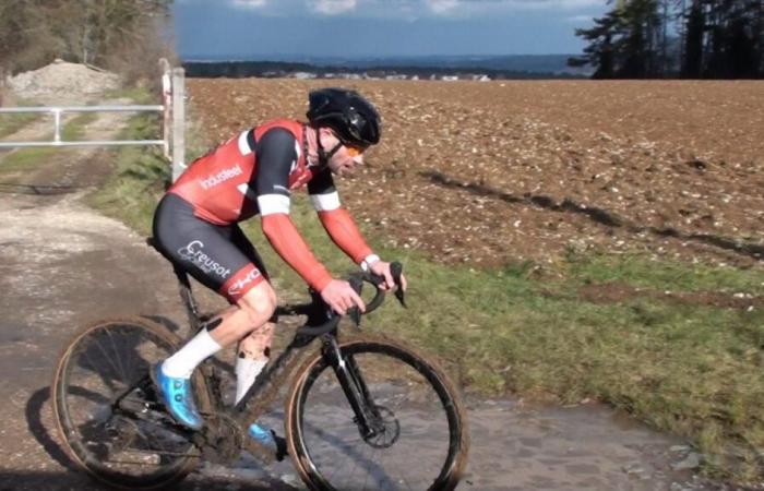 Hugo ANTUNES auf dem Podium der regionalen Crossmeisterschaft in Auxerre