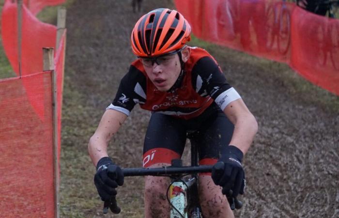 Hugo ANTUNES auf dem Podium der regionalen Crossmeisterschaft in Auxerre