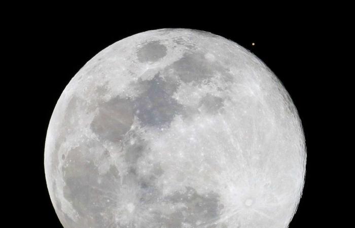 Eine unglaubliche „gerade Linie“ zwischen Erde, Mond und Mars erleuchtete letzte Nacht den Himmel