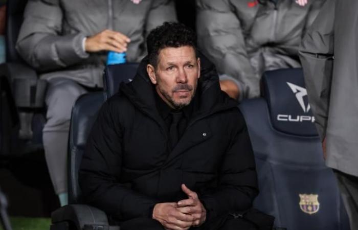 Atlético-Trainer Diego Simeone scherzt über die Schiedsrichtertätigkeit von Real Madrid (Spanischer Pokal)