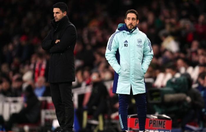 Gary Neville greift Arsenals französischen Standardspezialisten an