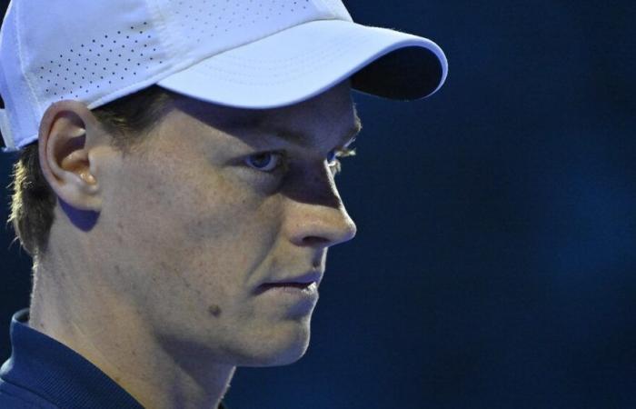 ATP, Australian Open > „Es ist durchaus möglich, dass Jannik Sinner auf sehr clevere Weise gedopt hat und absichtlich Clostebol eingesetzt hat, wohlwissend, dass er eine einsatzbereite Verteidigung hatte“, erklärt der Wissenschaftler Ross Tucker