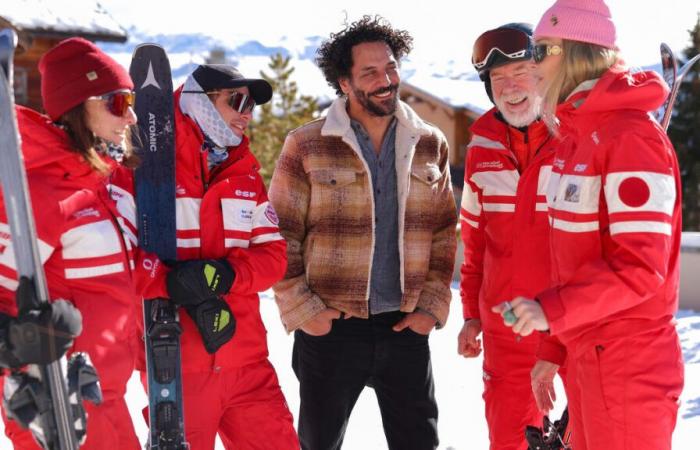 vereidigter Skilehrer beim Alpe d’Huez-Festival neben Tomer Sisley