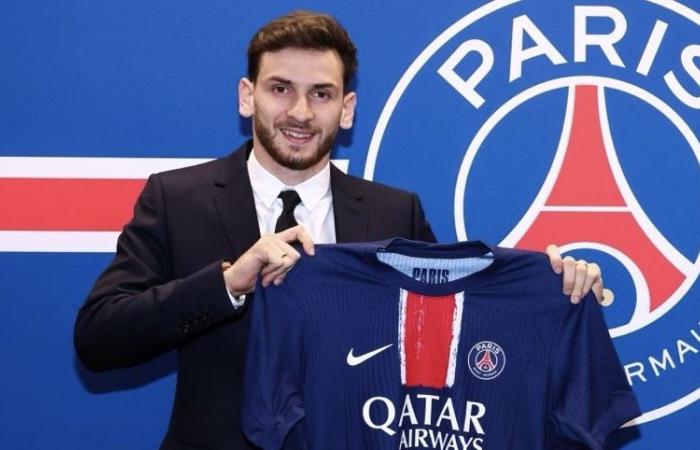 Khvicha Kvaratskhelia ist ein PSG-Spieler!