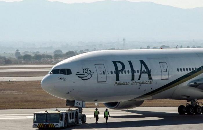 Die pakistanische Fluggesellschaft PIA entschuldigt sich, nachdem in einer Anzeige ein Flugzeug auf dem Weg zum Eiffelturm zu sehen war