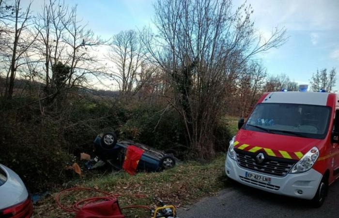 Ihr Auto überschlägt sich mehrmals und landet im Graben in Ariège