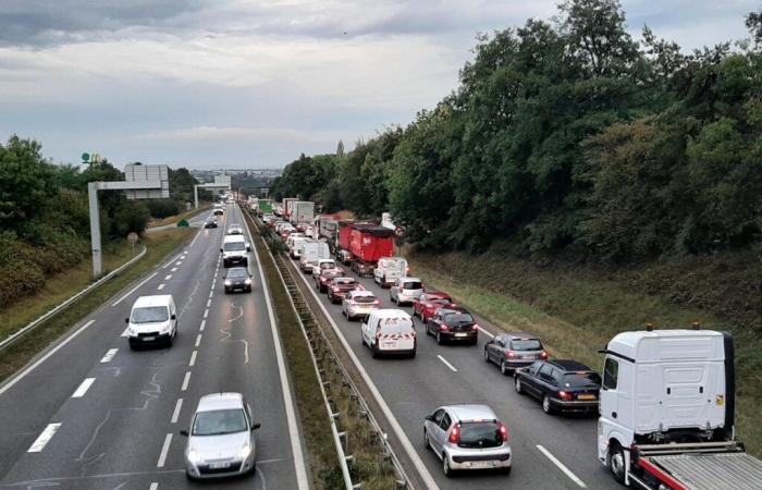 Côtes-d’Armor. Auf der RN12 bei Guingamp wird die Geschwindigkeit bald auf 90 km/h begrenzt