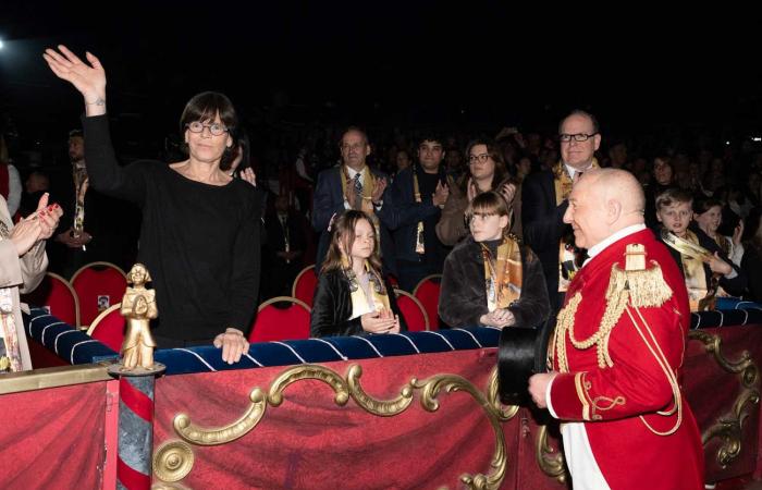 Jacques und Gabriella von Monaco laden ihren Cousin Bodie mit Prinzessin Stéphanie und Fürst Albert II. in den Zirkus ein