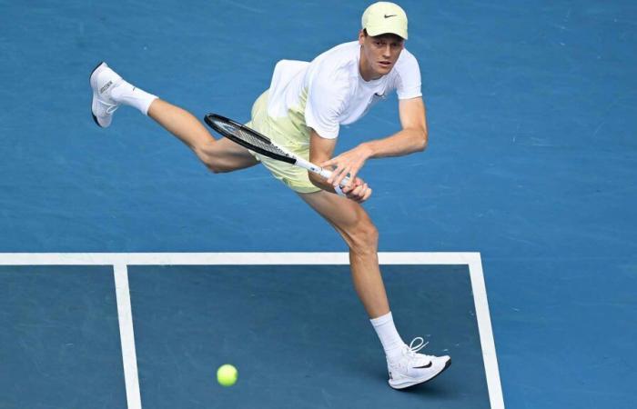 Der verzweifelte Jannik Sinner hält Holger Rune zurück und erreicht die Tennis-QFs der Australian Open