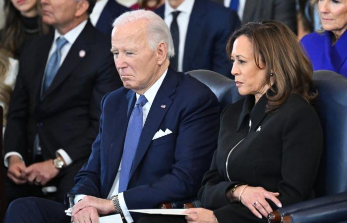 Ist Joe Biden während Trumps Amtseinführung eingeschlafen? Welches Video zeigt